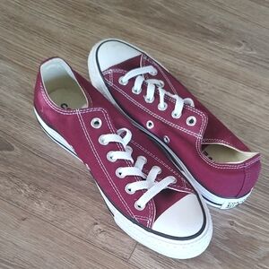 Converse Burgundy and white Sneakers. Brand New w/o tags. Super cute!